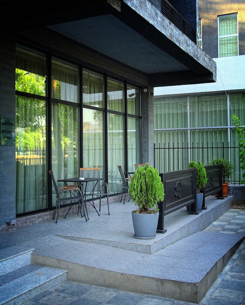 Rogalux Blue Hotel Tbilisi Exterior photo